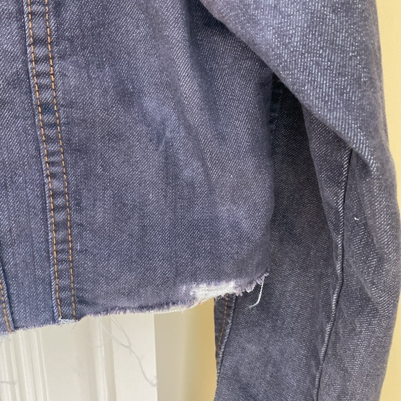 FABULOUS Hand Painted Upcycled Jean Jacket in Size Large. Distressed w/Studs. - Picture 8 of 12